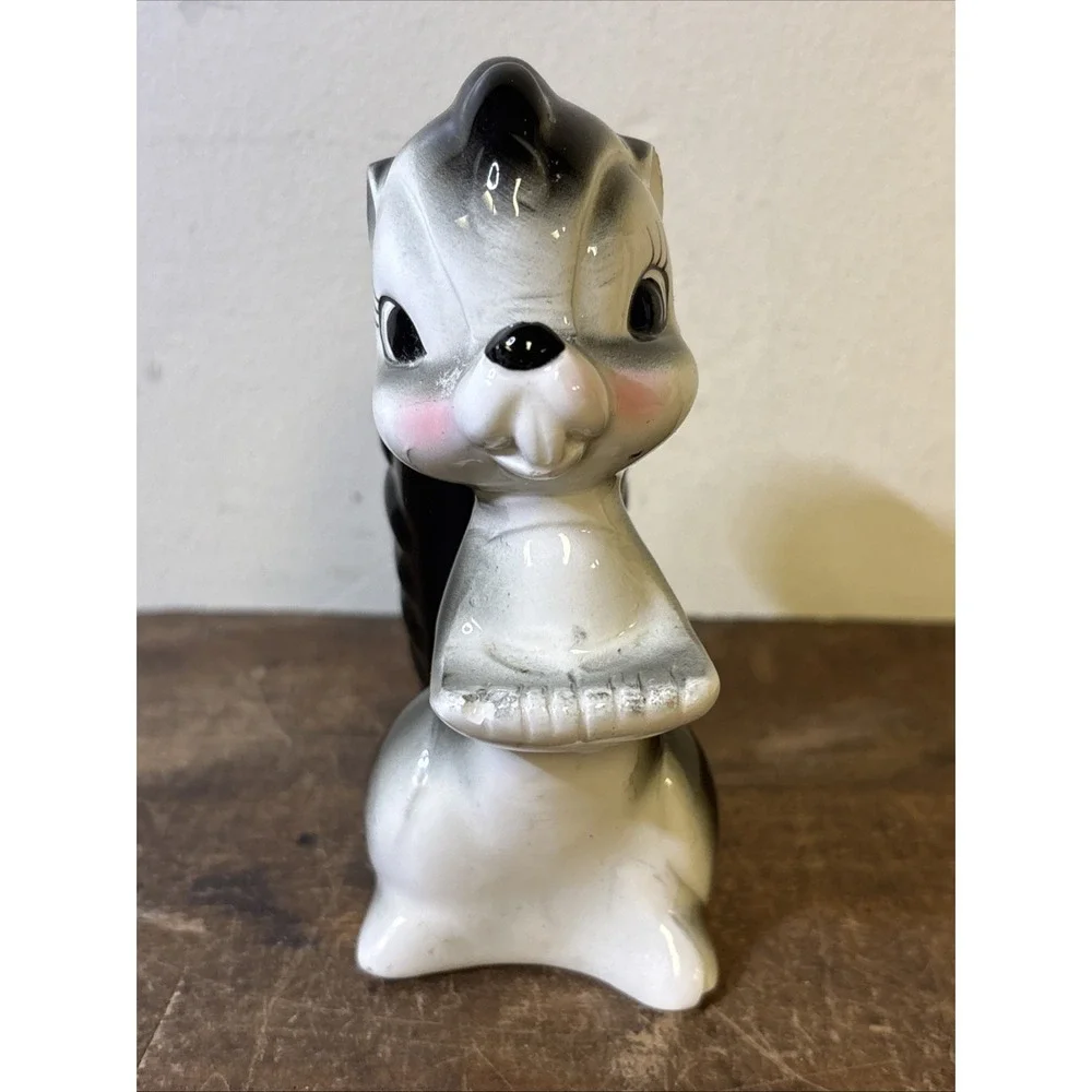 Vintage Figurine - Ceramic Skunk - Card Holder Whimsical Kitschy Eyelashes
